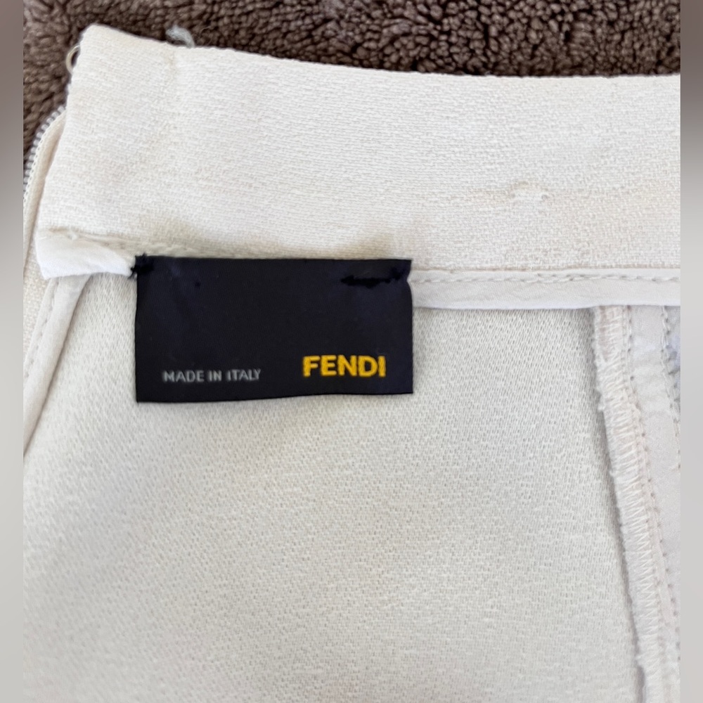 Auth. Fendi shorts made in Italy size 40 - Picture 5 of 11